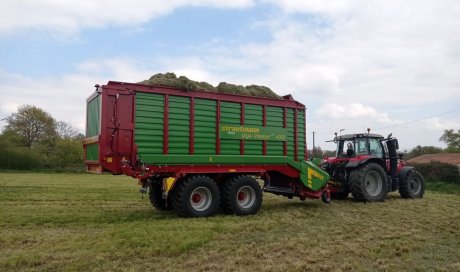 Ensilage d'herbe 79 - entreprise de travaux agricoles deux-sèvres - autochargeuse strautmann