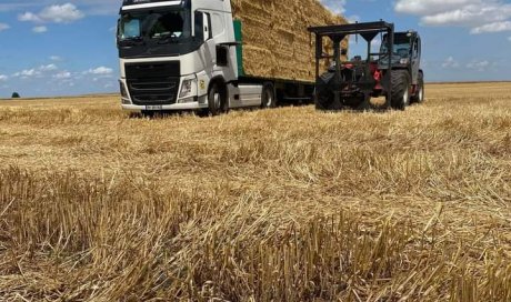 Confier nous le transport de paille, fourrages, ou petits matériels  Déplacement en deux-sèvres, vienne et france