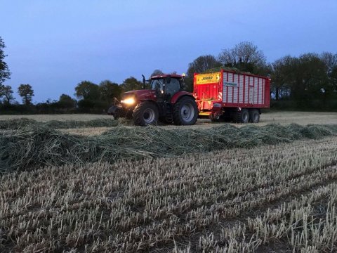 ensilage d'herbe avec autochargeuse 79 - entreprise de travaux agricoles 79