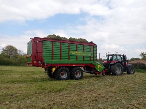 Ensilage d'herbe 79 - entreprise de travaux agricoles deux-sèvres - autochargeuse strautmann