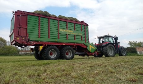 ensilage d'herbe - travaux agricoles 79 - autochargeuses strautmann - sas migaud