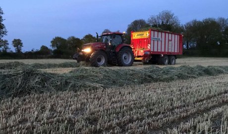 ensilage d'herbe avec autochargeuse 79 - entreprise de travaux agricoles 79