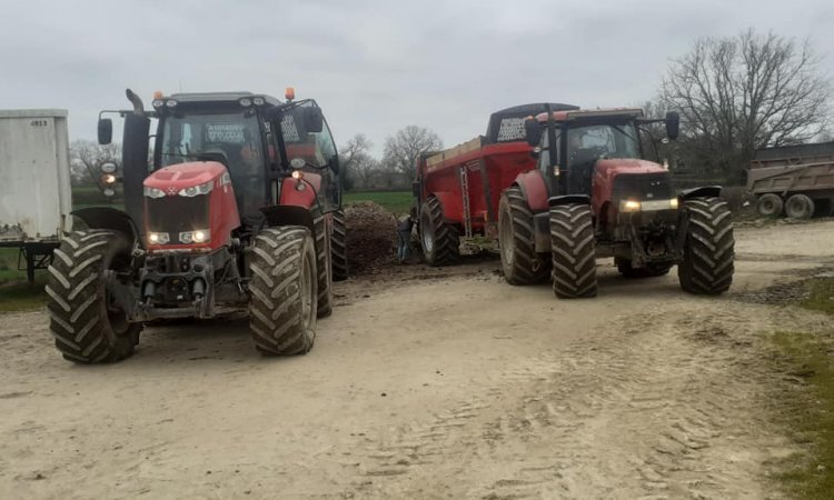 Epandage fumier compost - travaux agricoles 79 - deux-sèvres - vienne 